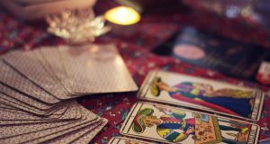 Így húzd ki a napi Tarot kártyát - kezdd a napot szívtudatosan a Tarot-val